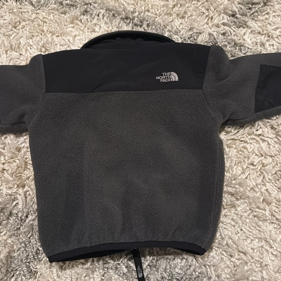 The Northface Toddler Fleece Jacket 2T - Picture 6 of 6
